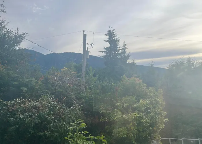 Guesthouse In West Vancouver