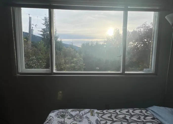 Guesthouse In West Vancouver